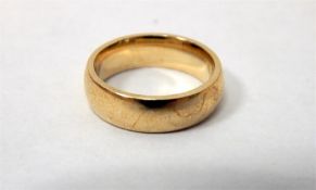 9ct gold wedding band, 3.8g approx
