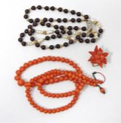 Amethyst bead, gold-coloured metal and freshwater