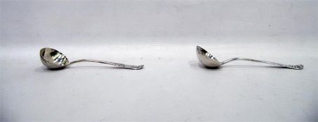 Pair of Queen's pattern ladles, London 1863, 4.2oz