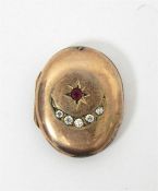 18ct gold and three-stone diamond ring set three s