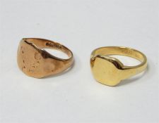9ct gold signet ring, 1.8g and 18ct gold signet ri