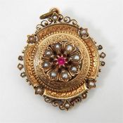 19th century brooch/pendant, circular, set flowerh