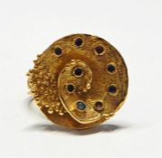 Modern gold circular design ring set with emeralds