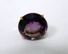 Gold-coloured ring set amethyst coloured stone