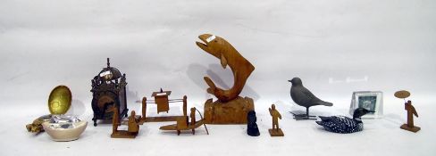 Assorted decorative items to include carved treen