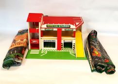 Toy garage, two play mats (Road System and Thomas