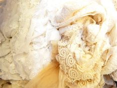 Large quantity of lace and crocheted trimmings, antique lace and other (1 box)