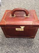 Leather travelling vanity case, made by The Bridge. The Bridge was created in 1969 in Florence by