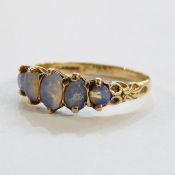9ct gold and opal set ring, graduating opals, 2.5g in total