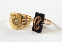 9ct gold blackstone ring with applied pierced initial 'C' to top and a gentleman's large signet
