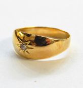 Yellow metal wedding band with small diamond, 3.3g, size L