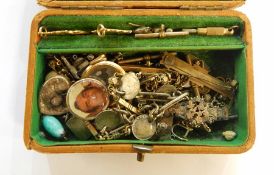 Silver bar brooch (damaged), 9ct gold bow suspension brooch and quantity gold plated and silver