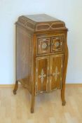 Orientalischer Grammophon-Schrank Dunkler, französischer Nussbaum mit Intarsien aus Bein- und