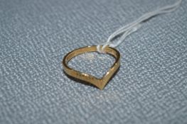 9cT Gold Wish Bone Ring - Approx 1.3g