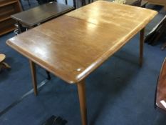 Veneered Oak Extending Dining Table