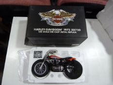 Harley Davidson 1972 XR750 1:10 Scale Diecast Meta