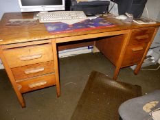 *Abus Style Oak Desk