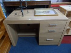 Light Oak Effect Single Pedestal Desk