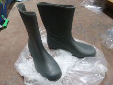 *Pair of Wellington Boots Size:12