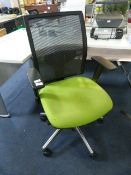 *Mesh Back Lime Green Seated Swivel Office Armchai