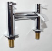 1 x Vogue Series 1 Bath Modern Bath Filler In Chrome - High Quality Brass Construction - New / Uused