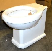 1 x Traditional Back To Wall Pan - Ref: DY118/BTW100 - CL190 - Unused Stock - Location: Bolton BL1<B