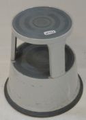 1 x Mobile Kick Stool - Max Capacity 150kg - CL285 - Ref JP752 - Location: Altrincham WA14