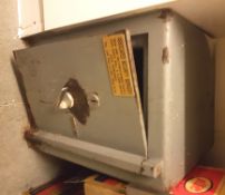 1 x Safe - Dimensions: 47 x 52 x H64cm - Ref: SIN040 - CL278 - From A Recently Closed