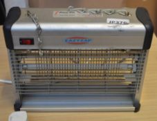 1 x Buffalo Y724 Commercial Fly Zapper - 240v - CL295 - Ref JP375 - Location: Bolton BL1