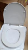 1 x Compact Round Universal Fit Slimline Soft Close Toilet Seat With Fixings (UF500) - New / Unused