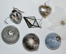 Approx 100 x Assorted Georgian-style Premium Christmas Tree Decorations