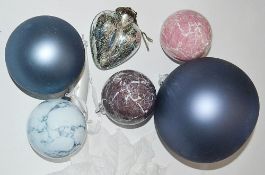 Approx 130 x Assorted Georgian-style Premium Christmas Tree Decorations