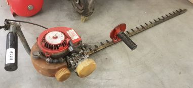 1 x Petrol Powered Garden Hedgetrimmer - CL404 - Ref H119 - Location: Wincanton BA9This item must be