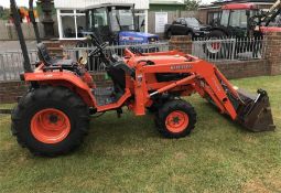 Kubota compact tractor B2710HST fitted with a 4 in 1 bucket