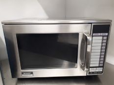 Sharp 1500W/R R-22AT Microwave