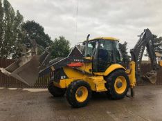 VOLVO BL71 DIGGER WITH BUCKET AND TINES ( 2004 )
