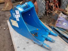 Miller 2ft Cut Bucket on 65mm pins