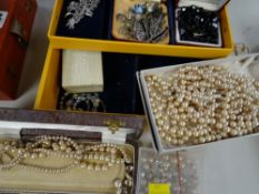 Jewellery box & contents of costume jewellery including white metal marcasite brooches & boxed