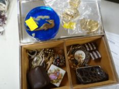 EPNS cigarette box & contents of costume jewellery etc