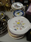 Quantity of various collector's plates, Wedgwood, Royal Doulton etc