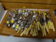 Tray of various vintage cutlery