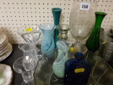 Good parcel of mixed glassware including etched glass vase etc