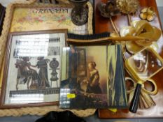 Mixed parcel of treen and similar items