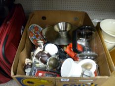 Box of mixed household items, porcelain etc