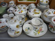 Good quantity of Royal Worcester 'Evesham' and 'Evesham Vale' dinner and teaware
