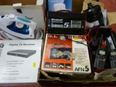 Box of assorted small electrical items etc E/T