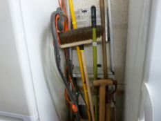 Parcel of long handled garden tools, stepladder, Flymo hover mower E/T