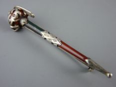 A SCOTTISH SILVER & AGATE CLAYMORE SWORD BROOCH, 9 cms overall length in a vintage satin lined box