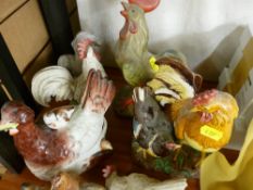 Small parcel of ceramics hens and cockerels