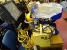 Tripod worklight and a Powerpack E/T